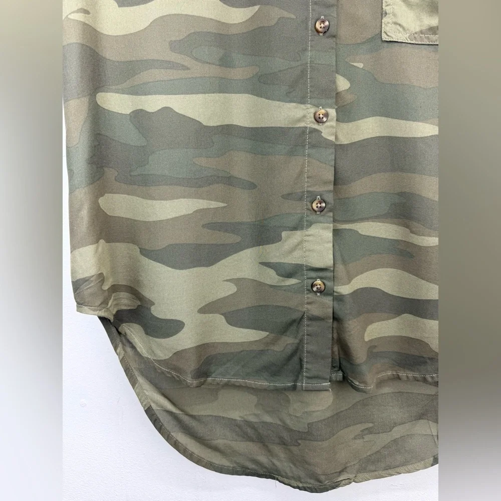 So size Medium Women’s Green Camo Button Up Cyber Grunge Campcore Camp Shirt - Picture 3 of 6